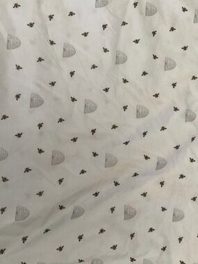 New Charisma White Bee & Honeycomb Pattern Cotton Queen Flatsheet only